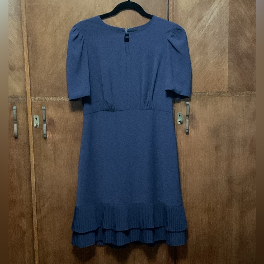 Maggy London Catalina Crepe Draped Sleeve A line classic silhouette Dress size 6
